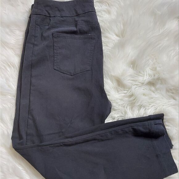 Soft Surroundings Black Capri pants - Picture 1 of 9